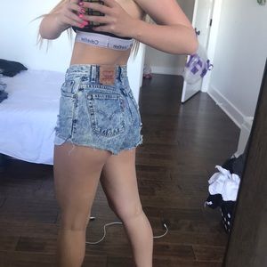levi shorts☄️